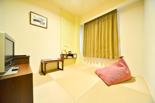 room detail thumbnail 1