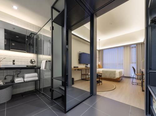 room detail thumbnail 2