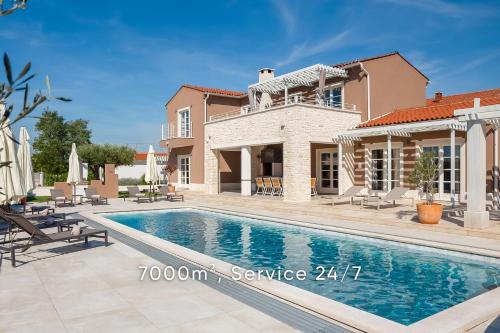 5 bedrooms, 6 beds