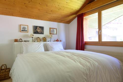 Soulful escape with fireplace and mountain views – Champery, PA