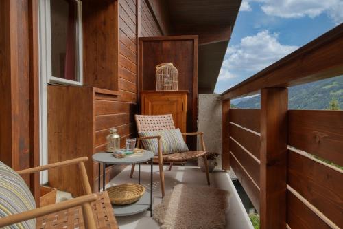 Soulful escape with fireplace and mountain views – Champery, PA