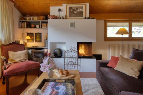 Soulful escape with fireplace and mountain views – Champery, PA