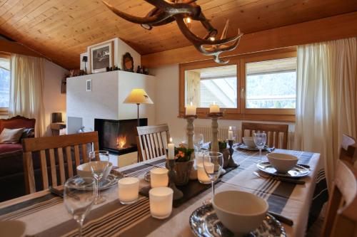 Soulful escape with fireplace and mountain views – Champery, PA