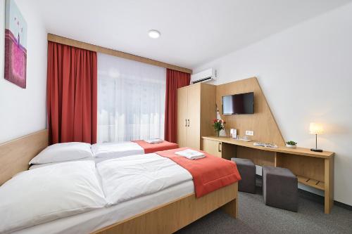 Hotel Plus - image 3