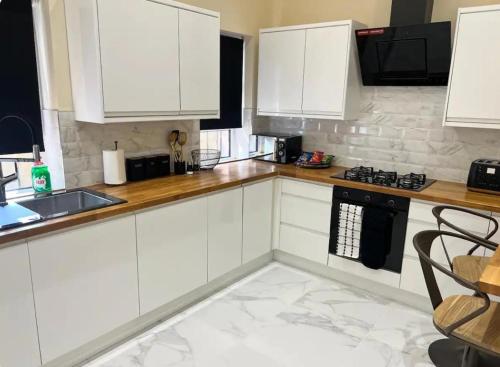 3 Bed - Sleeps 7 - Free Parking - Central Location, Glasgow (photo 9)
