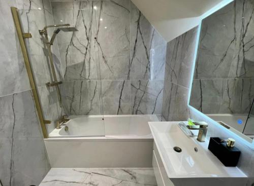 3 Bed - Sleeps 7 - Free Parking - Central Location, Glasgow (photo 4)