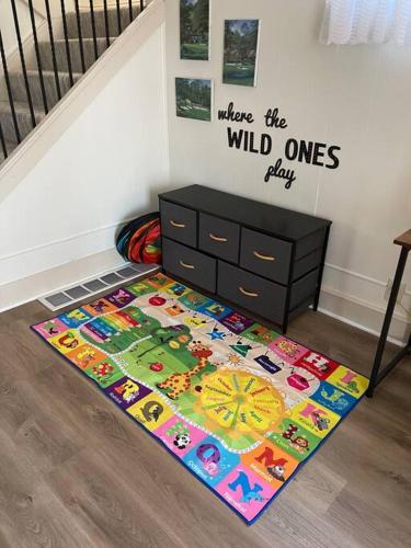 Elegant 3BR, 2 miles to KUMC or Childrens medical center, 30 day plus in Kansas City, USA