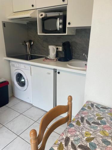 廚房, Petit studio avec parking, très bien équipé proche des Thermes et du centre ville Nouvelle literie (Petit studio avec parking, tres bien equipe proche des Thermes et du centre ville Nouvelle literie) in 薩利耶德貝阿爾恩鎮中心