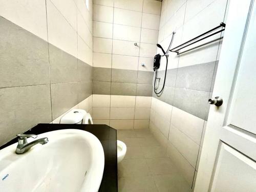 8 Guest Assam House 1 8 Mins to Town 8 Guest Assam House 1 8 Mins to Town