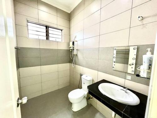 8 Guest Assam House 1 8 Mins to Town 8 Guest Assam House 1 8 Mins to Town