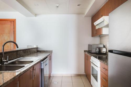 Blueground Greens city view furnished DXB-1533, Dubai (foto 8)