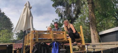 "Tempat Senang" chalet on the beautiful Veluwe with airco sauna bbq jacuzzi beamer and dog "Tempat Senang" chalet on the beautiful Veluwe with airco sauna bbq jacuzzi beamer and dog