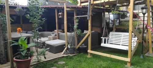 "Tempat Senang" chalet on the beautiful Veluwe with airco sauna bbq jacuzzi beamer and dog "Tempat Senang" chalet on the beautiful Veluwe with airco sauna bbq jacuzzi beamer and dog