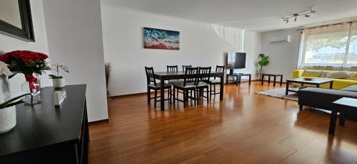 Modern 3 Bed Flat - Beaches, Expo & City Fun - Your Gateway to Lisbon