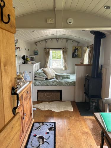 Willowbank shepherds hut in Taunton