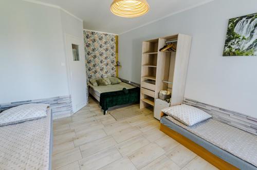 1 double bed, 1 bunk bed