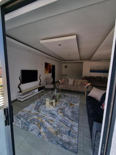 Koplietošanas atpūtas telpa ar TV, Kanyamazane Guesthouse 1214 in Nsikazi