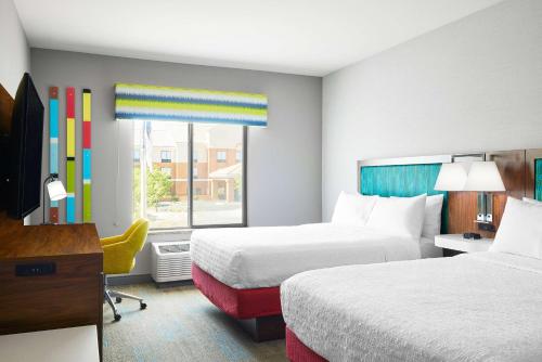 2 queen beds