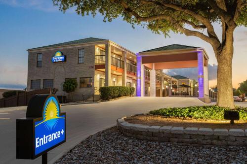 Days Inn by Wyndham San Antonio Near Fiesta Park - image 8