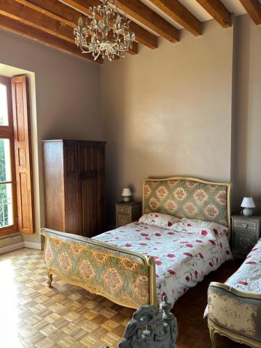 1 double bed, 1 twin bed