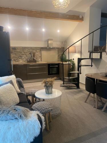 Appartement dans une maison avec espace extérieur gîte à louer Juvigny