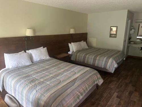 Skyline Lodge in Ghent, USA