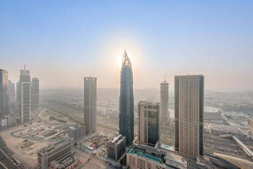 Skyline Views 2BR Near Burj Khalifa & Dubai Mall with Pool Access, Dubái (foto 9)