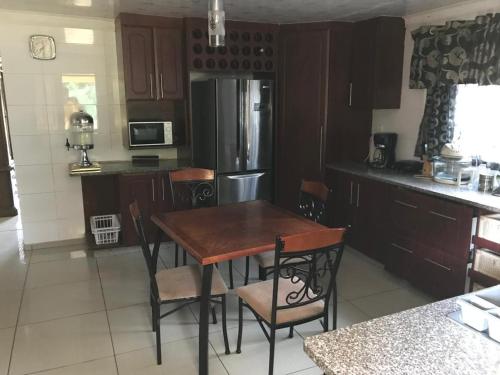 Konyha, Sqalo Guest House in St. Lucia Mtubatuba