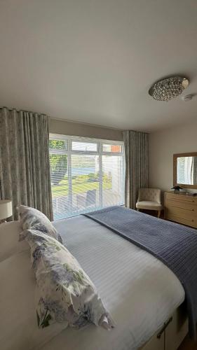 Myrtle Bank Guest House - Tap to explore photos