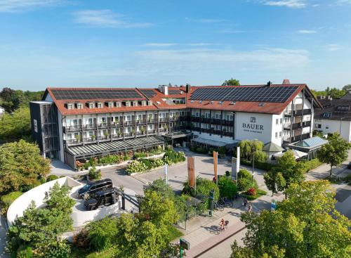 Bauer Hotel & Restaurant image