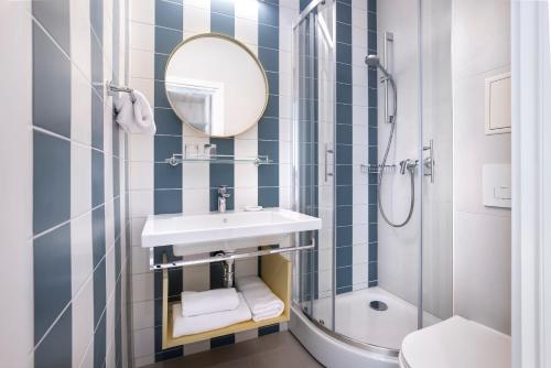Room for 2 image 3