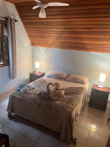 1 king bed, 2 twin beds, 1 sofa bed
