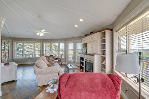 Hillside Millersburg Studio with Panoramic Views in Millersburg, USA