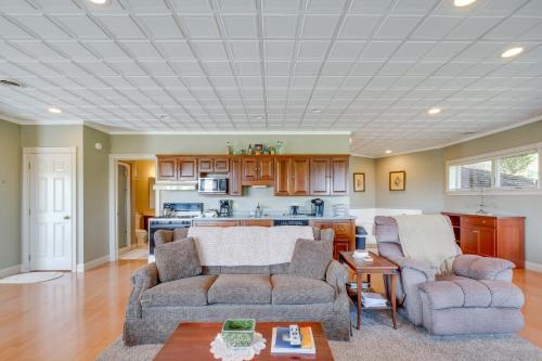 Holmes With a View Studio Millersburg Retreat! Holmes With a View Studio Millersburg Retreat!