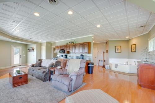 Holmes With a View Studio Millersburg Retreat! Holmes With a View Studio Millersburg Retreat!