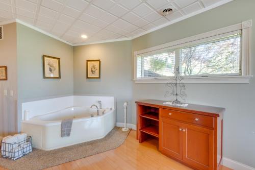 Holmes With a View Studio Millersburg Retreat! Holmes With a View Studio Millersburg Retreat!