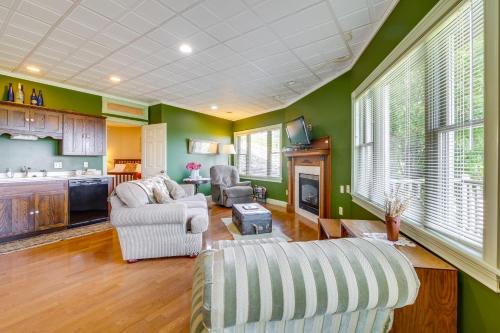 Peaceful Amish Country Getaway with Views! in Millersburg, USA