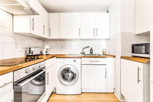 Picture of Luxaway Apartment In Earls Court - Sleeps Up To 10