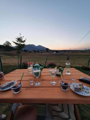 Karadžić (Karadzic) in اندريجيفيكا