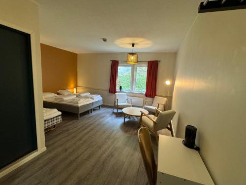 3 twin beds