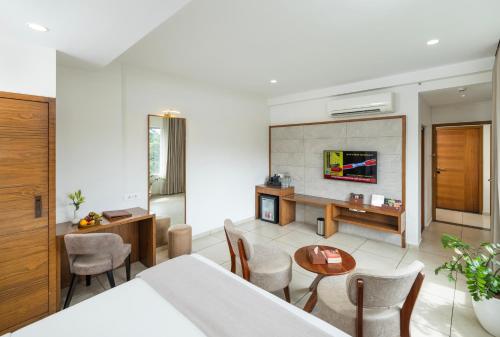 Standard Double Room image 4