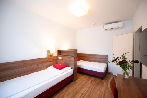 KSV Hotel Wien – Vienna, NY
