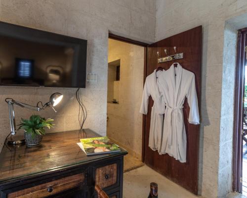 The Hummingbird Nook room in Sweetfield Manor