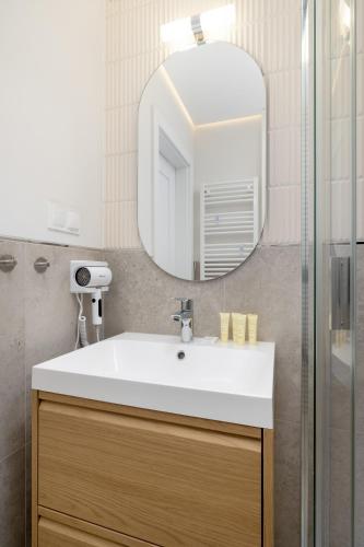 Apartament w Centrum Katowic z klimatyzacją by Noclegi Renters - image 5