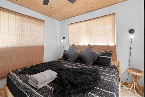 Central located Cabin with hottub in Big Bear Lake in Big Bear Lake, USA