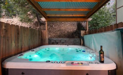 Central located Cabin with hottub in Big Bear Lake in Big Bear Lake, USA