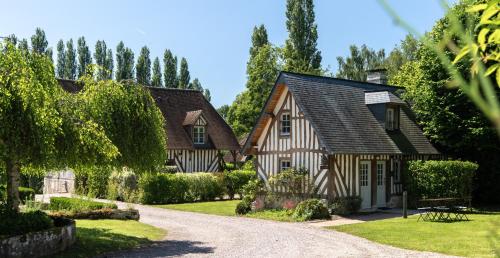 Сад, Les Manoirs des Portes de Deauville - Small Luxury Hotel Of The World in Pont-l'Eveque