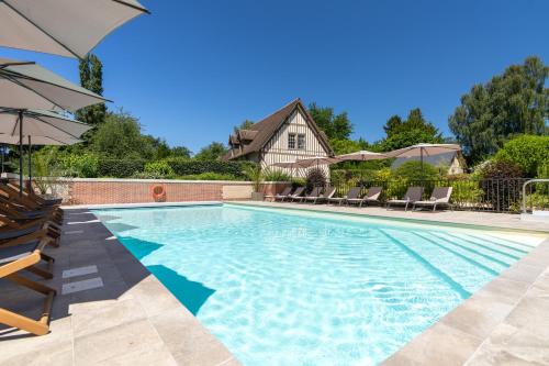 Басейн, Les Manoirs des Portes de Deauville - Small Luxury Hotel Of The World in Pont-l'Eveque