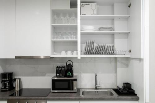 Mellow 2-Bedroom Apartment in Athens - image 4