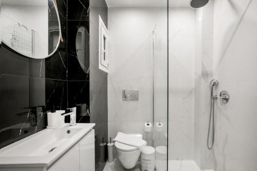 Mellow 2-Bedroom Apartment in Athens - image 2